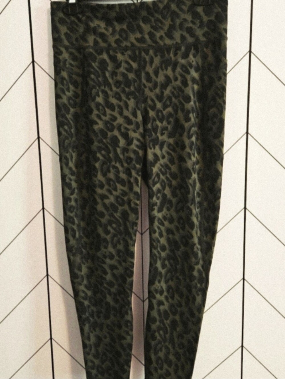 NWOT Sweaty Betty Zero Gravity Leggings, Size Medium - Picture 4 of 10